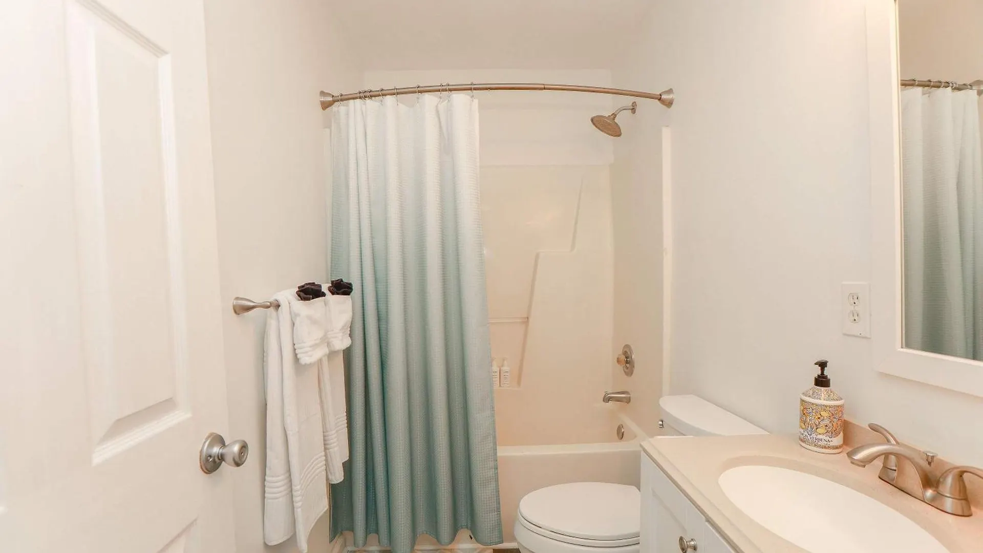 Sojourn Family Home Sleeps 6 Norfolk USA